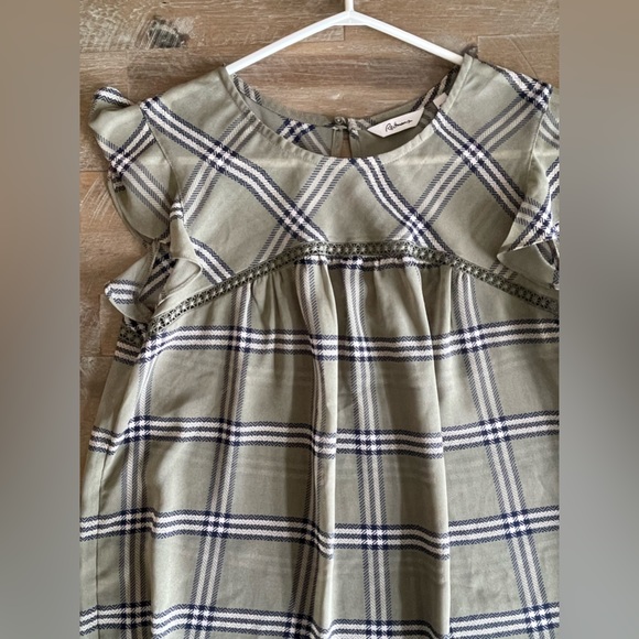 Green sheer top - Picture 2 of 6